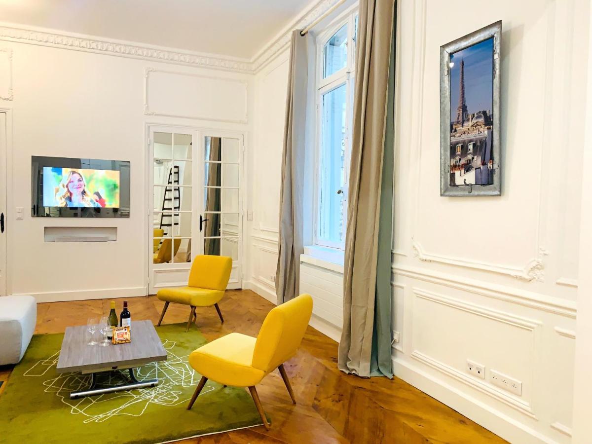 2 Bedrooms Between Champs-elysees&av Montaigne Appartement