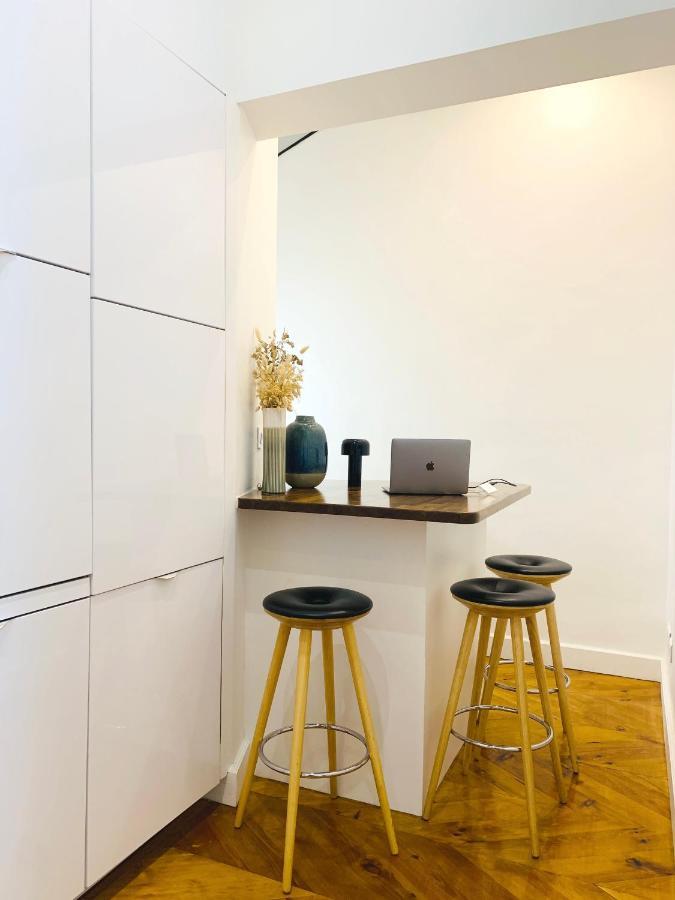 2 Bedrooms Between Champs-elysees&av Montaigne Appartement *