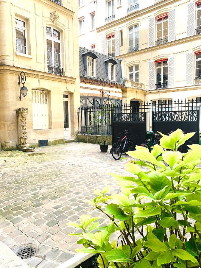 2 Bedrooms Between Champs-elysees&av Montaigne
